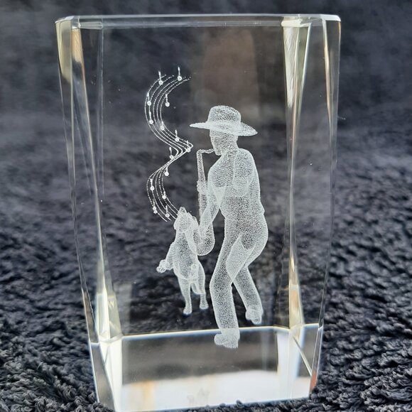 3" Paper Weight Sax Player & Dog Etched Glass - Picture 4 of 5